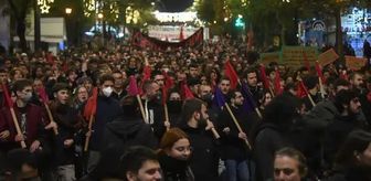 Yunanistan'da polisin ateşiyle ölen çocuk için düzenlenen eylemde olay çıktı