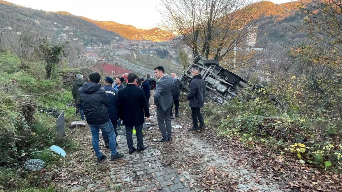 ZONGULDAK - Servis aracının yaptığı kaza - İl Sağlık Müdürü Güner