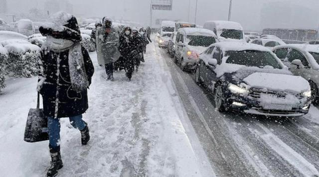 4-5 gün sürecek! İstanbul'u beyaz örtüyle kaplayacak kar yağışı için tarih verildi 4-5 gün sürecek! İstanbul'u beyaz örtüyle kaplayacak kar yağışı için tarih verildi
