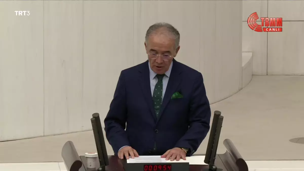 Ahat Andican: "Yandaşların ve AKP\'lilerin \'Dünya Lideri\' Çalışması, \'Dünya Lideri\' İllüzyonu Edirne\'de Bitmektedir"