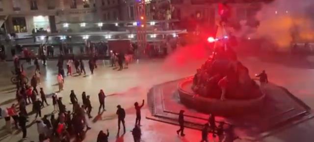 Aşırı sağcılar sokaklara indi! Dünya Kupası maçı sonrası ortalık savaş alanına döndü