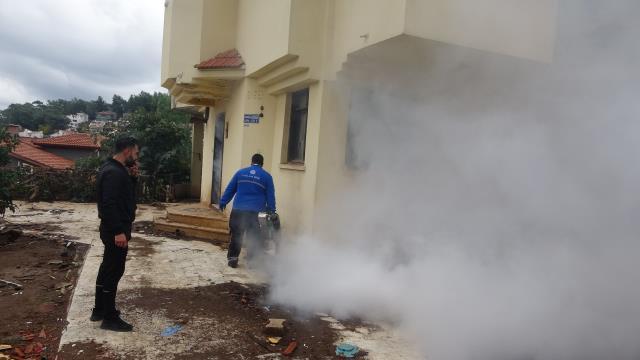 Bahçeyi kazan ekipler gözlerine inanamadı: Ev değil hayvan mezarlığı