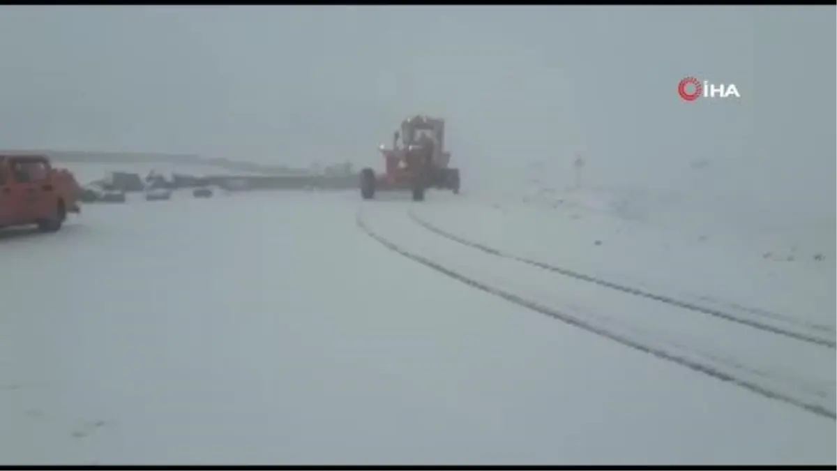 Bayburt\'un yüksek kesimlerinde karla mücadele