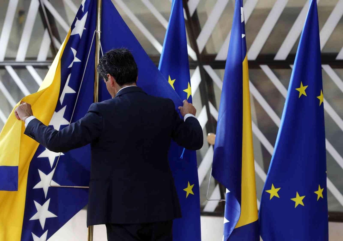 Bosna Hersek AB\'ye adaylık statüsü kazandı
