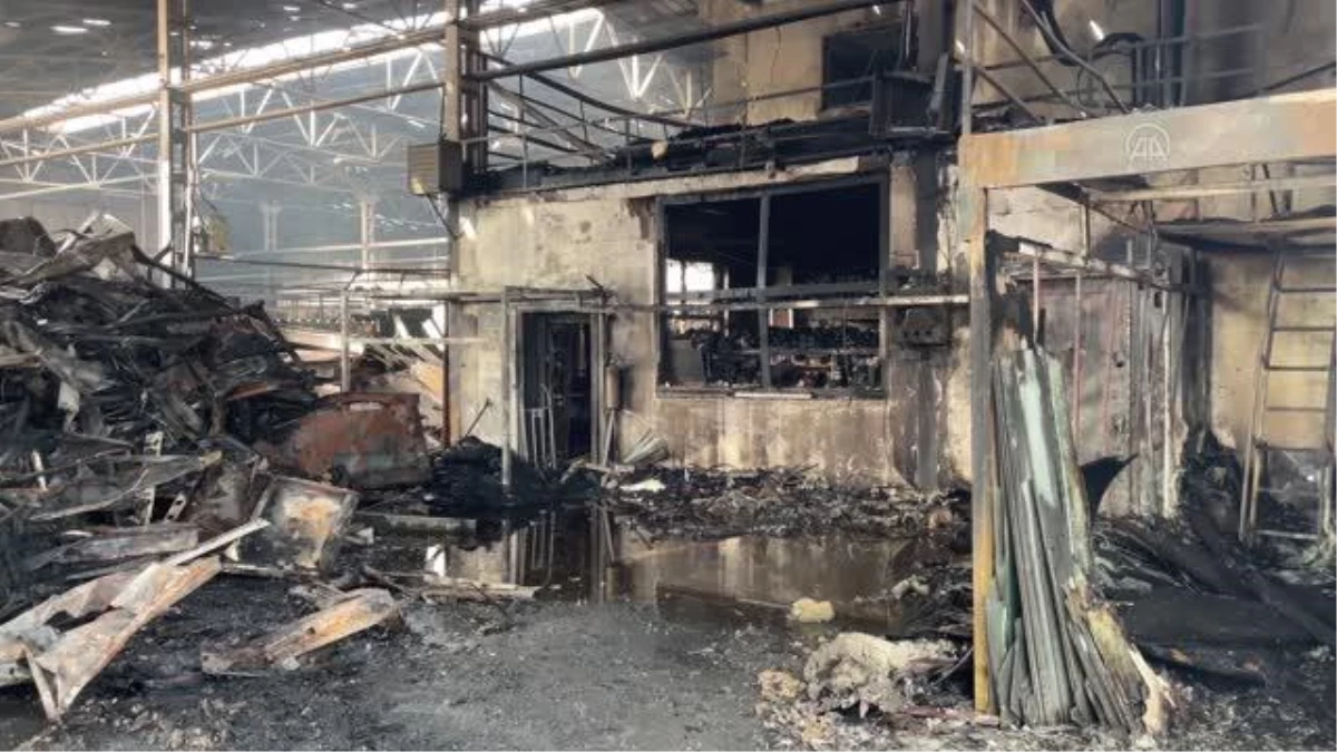 Çelik kapı fabrikasında çıkan yangın söndürüldü