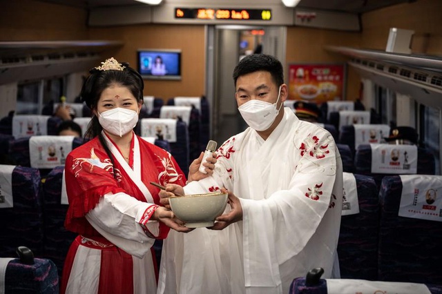 Çin'in Yunnan Eyaletinde Mile-Mengzi Yüksek Hızlı Demiryolu Hizmete Açılıyor Çin'in Yunnan Eyaletinde Mile-Mengzi Yüksek Hızlı Demiryolu Hizmete Açılıyor
