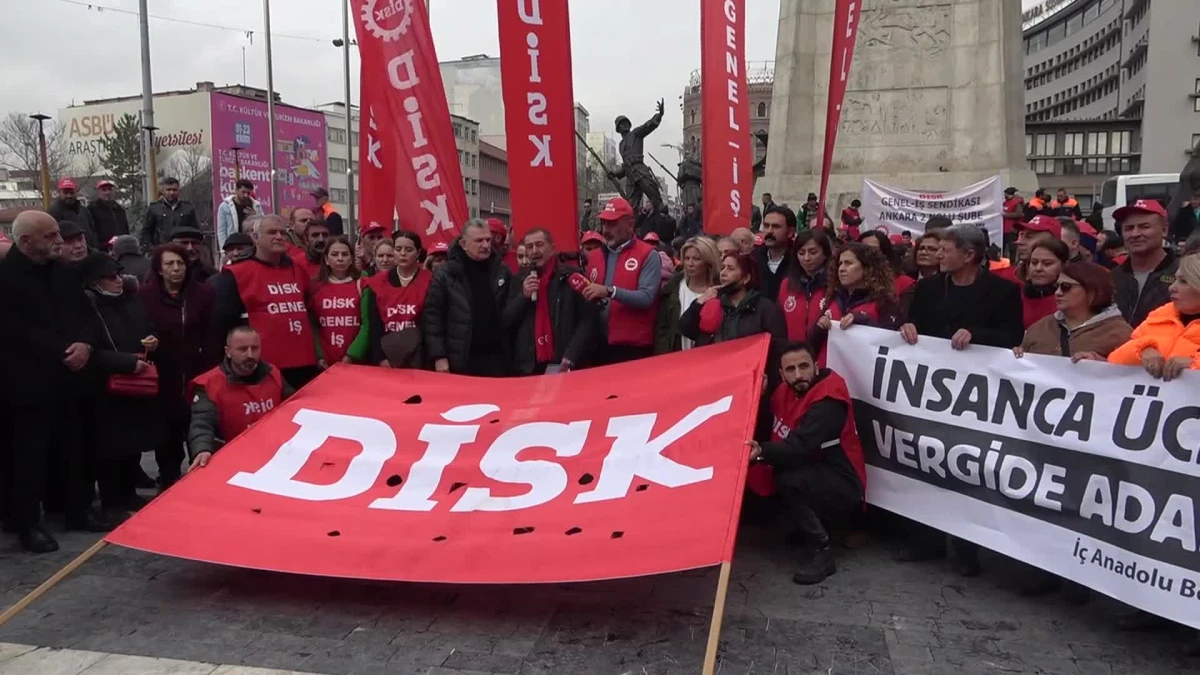Disk\'ten "Vergide Adalet" Protestosu: "İşçilerin Gelirlerinden Ödedikleri Vergilerin Patronlarla Eşit Oranda Alınması Adaletsizliktir"