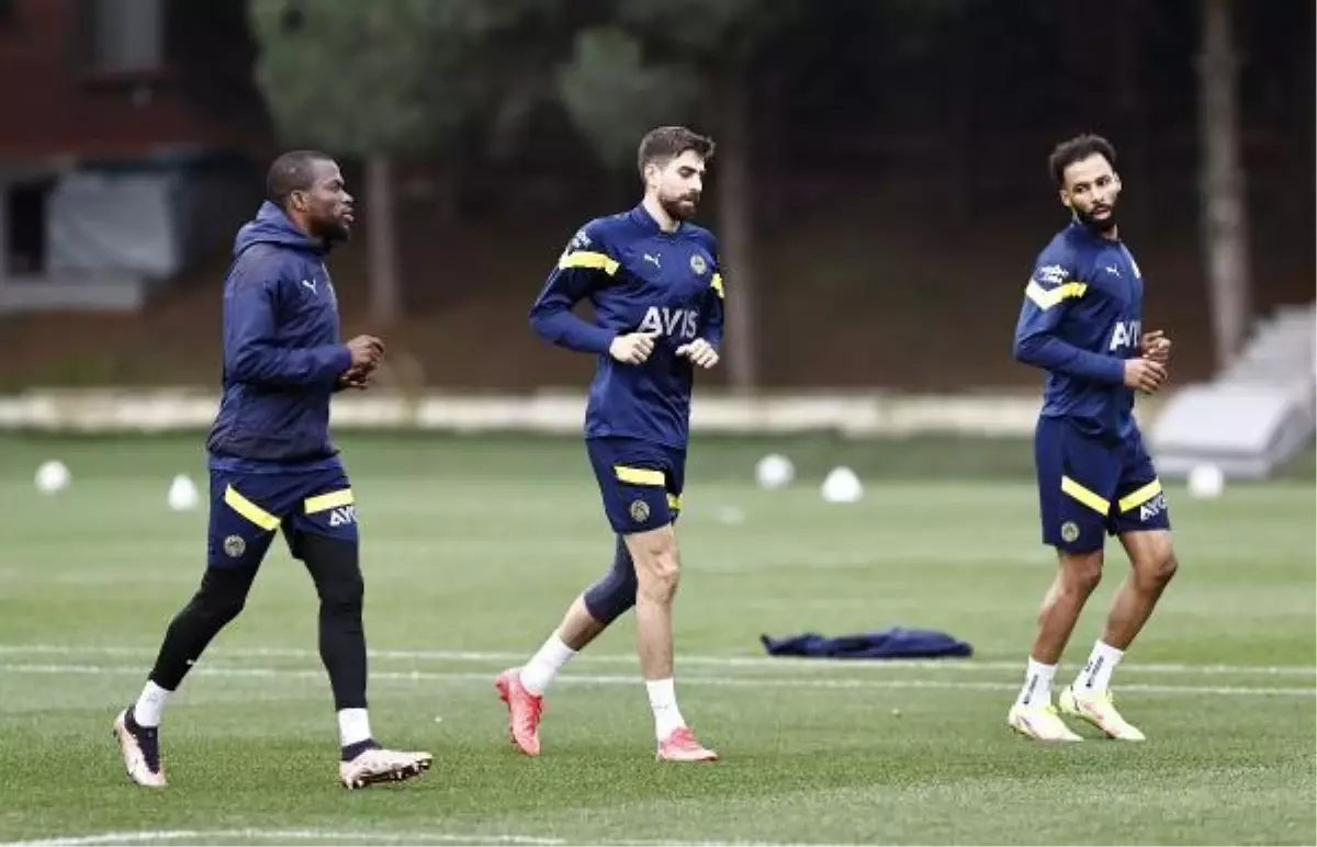 Fenerbahçe\'de Nazım Sangare saha çalışmalarına başladı