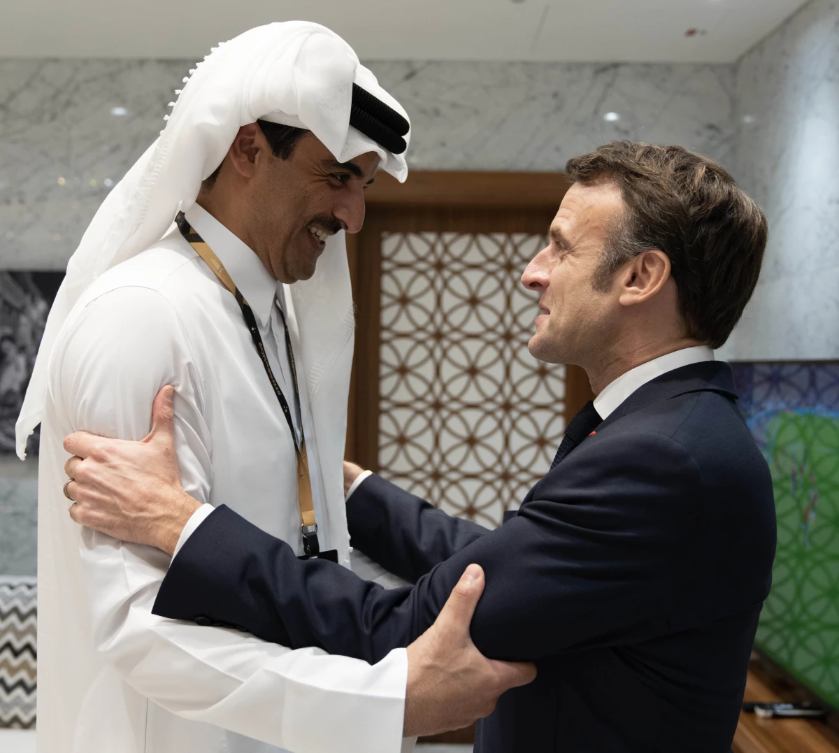 Fransa Cumhurbaşkanı Macron, Katar Emiri Şeyh Temim\'i Dünya Kupası organizasyonundan dolayı tebrik etti
