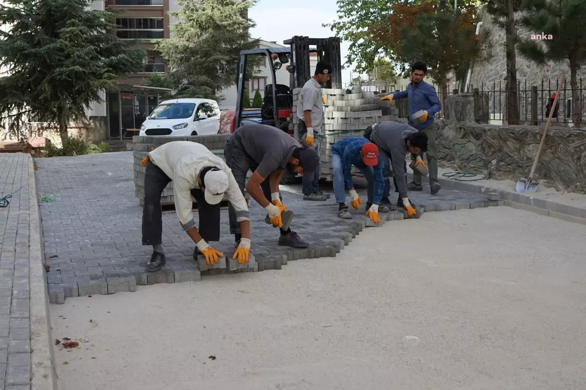 Gemlik Belediyesi\'nden Cumhuriyet Mahallesi\'nde Parke Taşı Çalışması