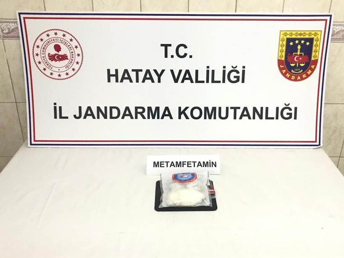 Hatay\'da uyuşturucu ticareti yaparken yakalanan 2 zanlı tutuklandı