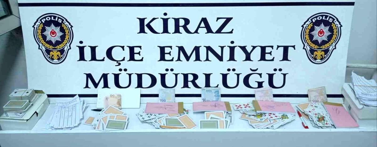 İzmir\'de \'Okuma-Yazma Derneği\'ne kumar baskını