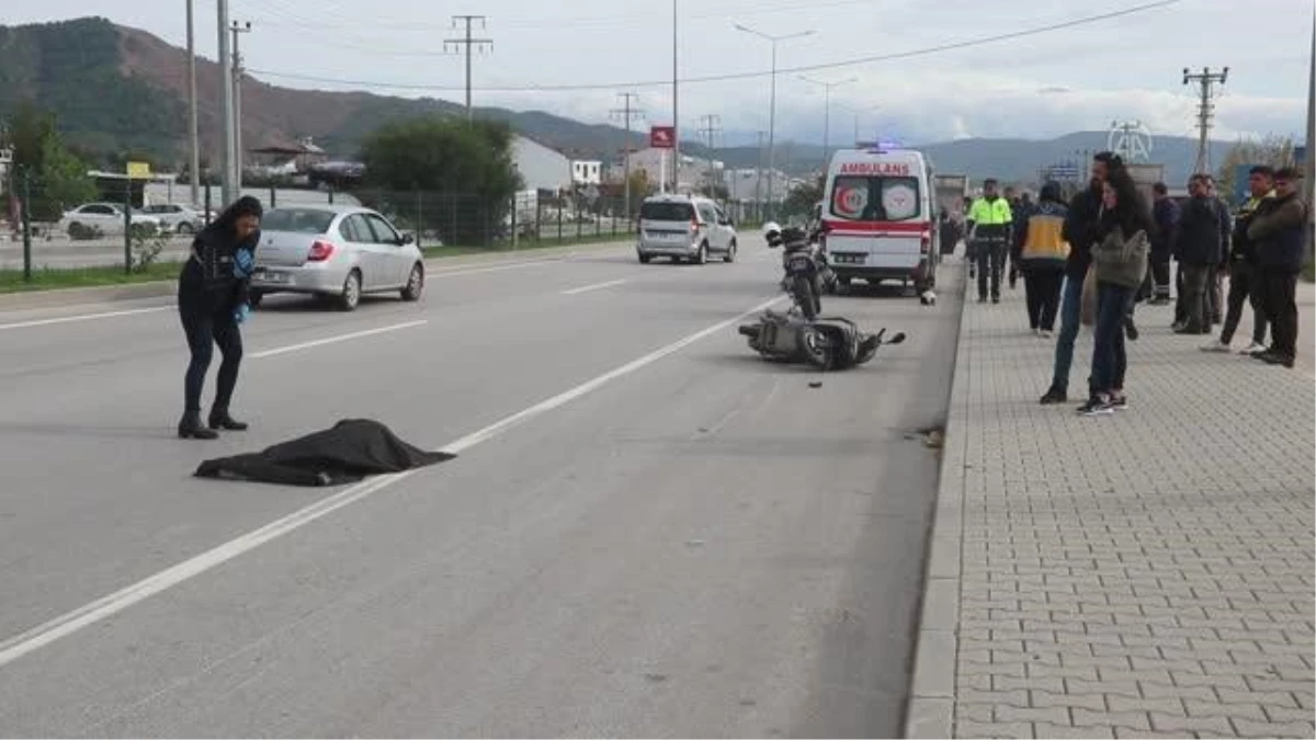 Kamyonla çarpışan motosikletteki 1 kişi öldü, 1 kişi yaralandı