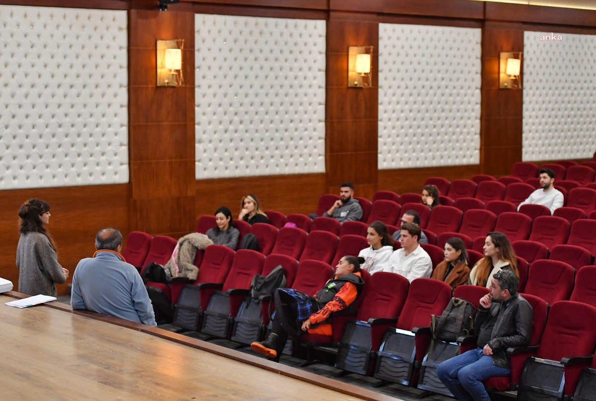 Konyaaltı Belediyesi Tiyatro Akademisi\'nde Dersler Başladı