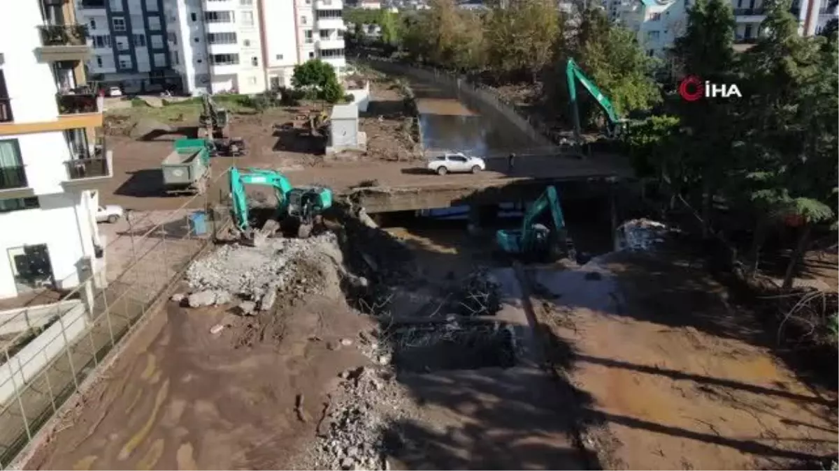 Kumluca sele sebep olarak gösterilen Gavur Deresi'ndeki köprüye yıkım kararı