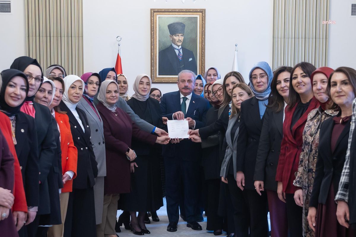 Mustafa Şentop, Meclis\'teki Danışmanların Tazminat Alabilmesi İçin Kanun Teklifi Verdi