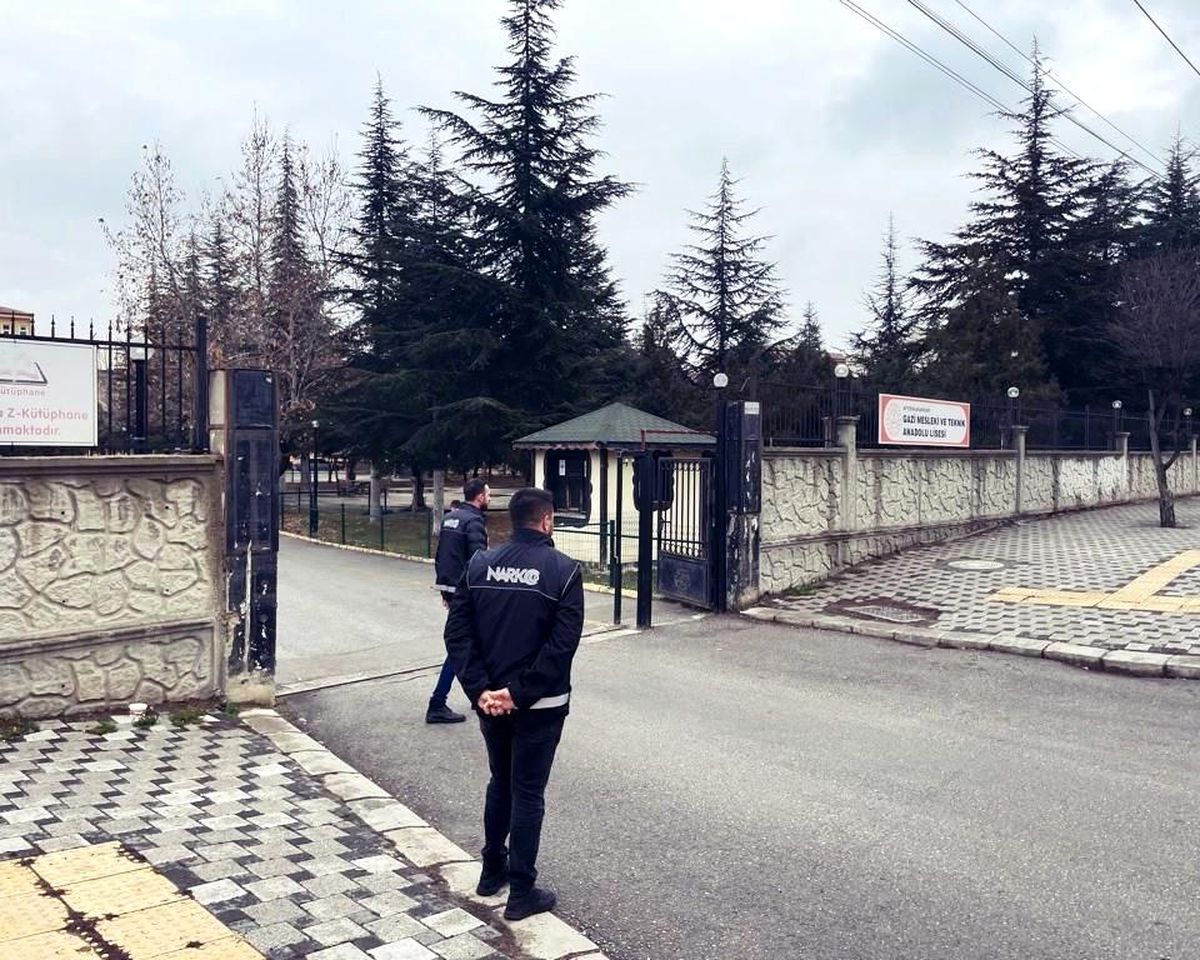 Polisten uyuşturucu ile mücadele denetimi