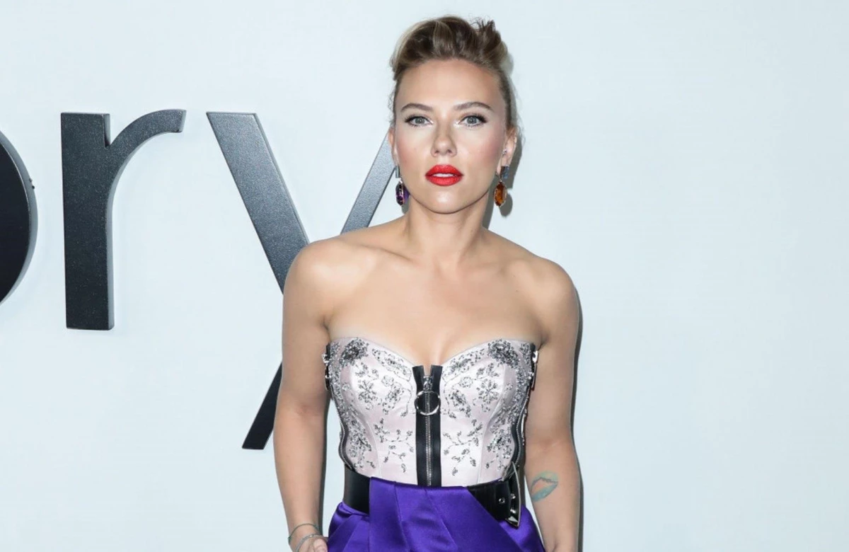Scarlett Johansson: \'Hollywood beni sarışın bomba olmaya zorladı\'