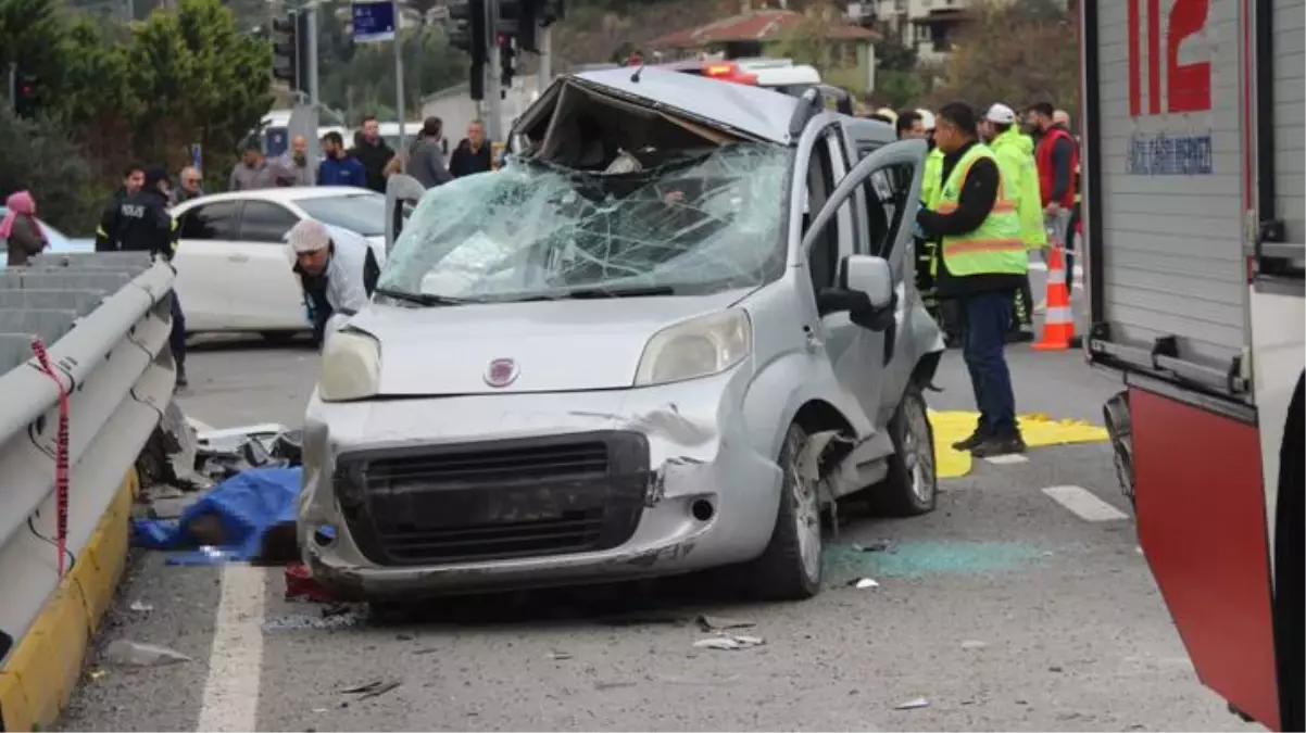 Tankerin biçtiği hafif ticari araçtaki 3 genç kız feci şekilde can verdi