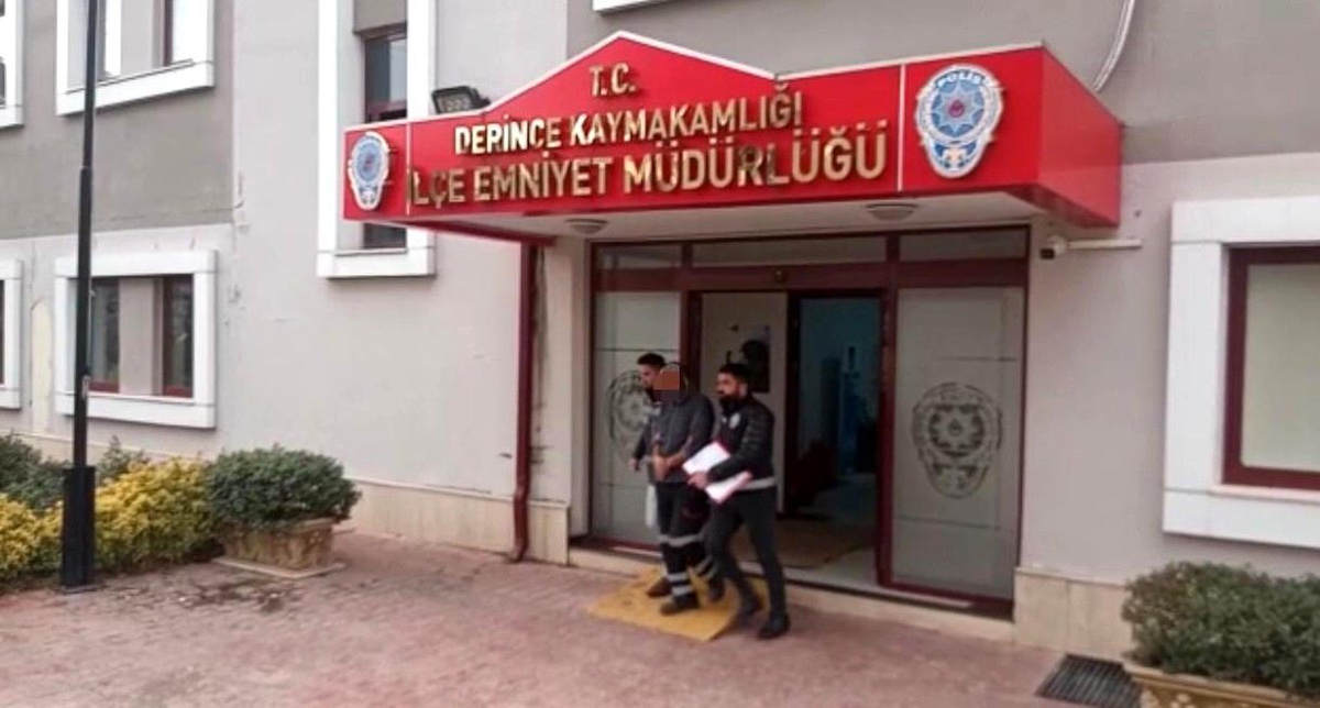Tren istasyonunun peronlarından kablo çalan hırsız yakalandı