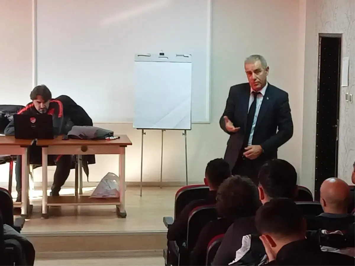 Vanlı spor insanı Enver Kaya adına antrenör semineri