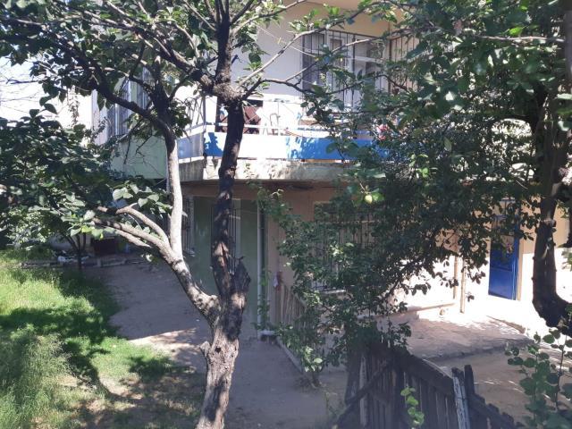 Arkadaşını kurtarmak yerine uyuşturucuyu pencereden atıp, evi temizlemiş