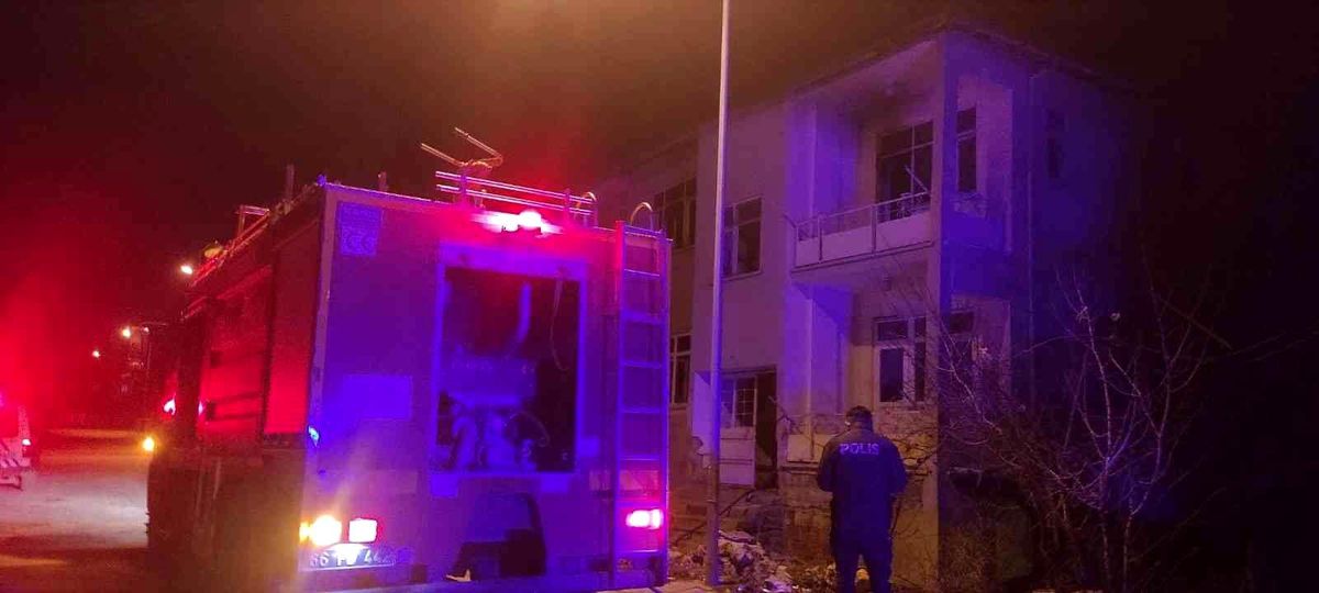 Çatı katı yangını paniğe neden oldu