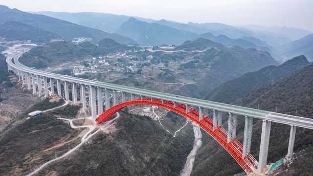 Çin'in Güneybatısındaki Renhuai ile Zunyi Şehirleri Arasında Otoyol Hizmete Açıldı Çin'in Güneybatısındaki Renhuai ile Zunyi Şehirleri Arasında Otoyol Hizmete Açıldı
