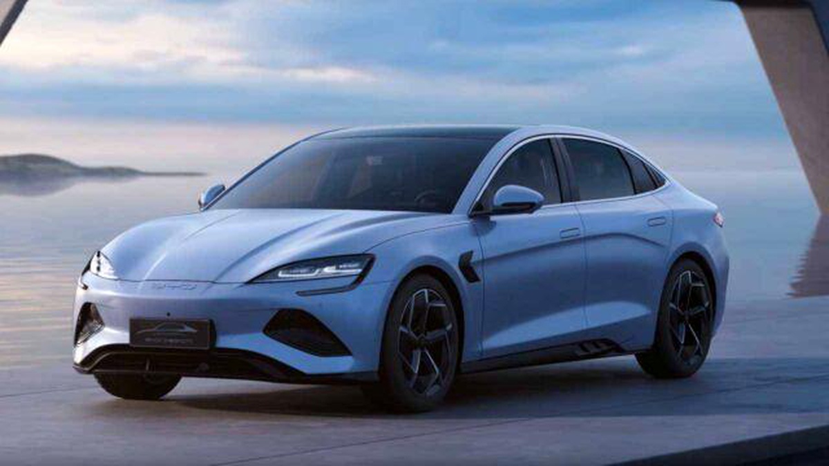 Elektrikli otomobil pazarının yeni lideri belli oldu! Tesla\'yı ezdi geçti