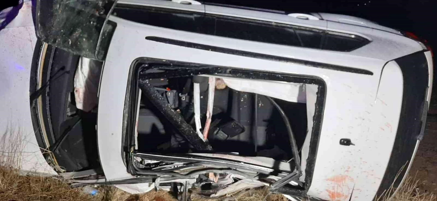 Erzincan\'da devrilen araçta 3 kişi öldü, 2 kişi ağır yaralandı