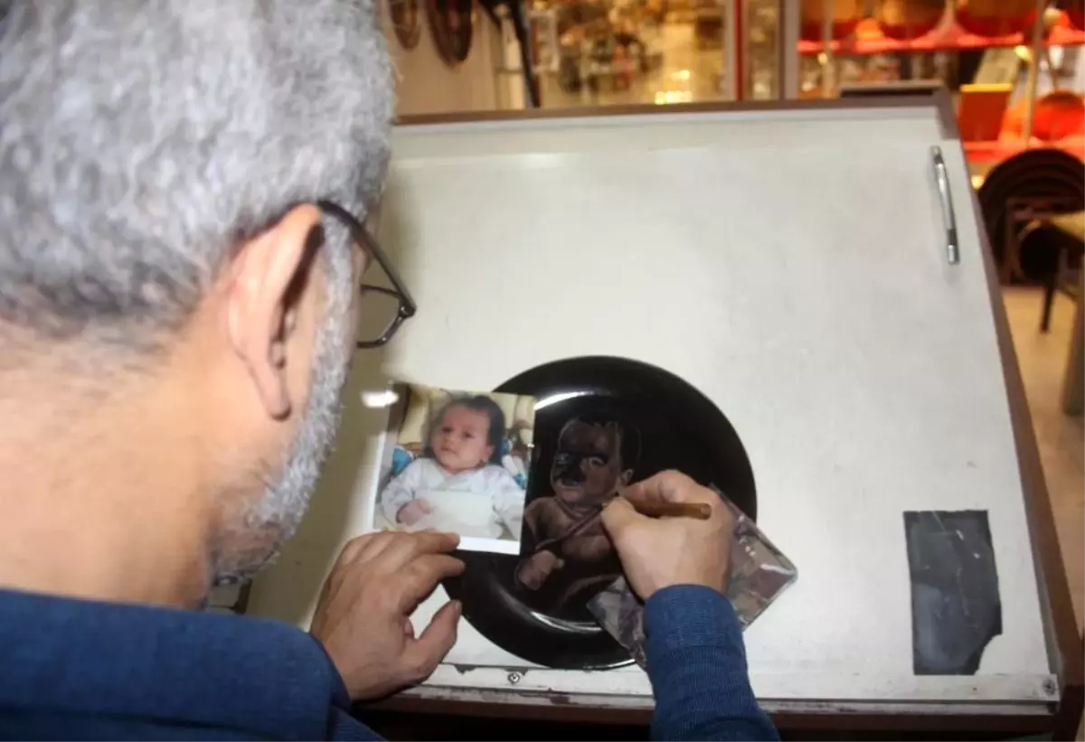 Erzincanlı ressam, sanatını bakır tabakların üzerinde icra ediyor