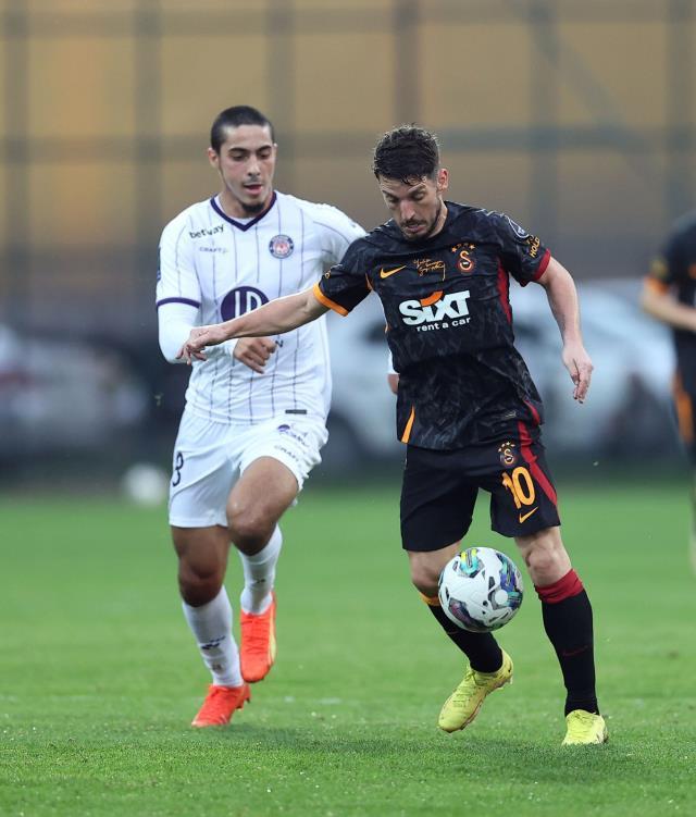 Galatasaray şeytanın bacağını kırdı! Mertens'ten olağanüstü gol