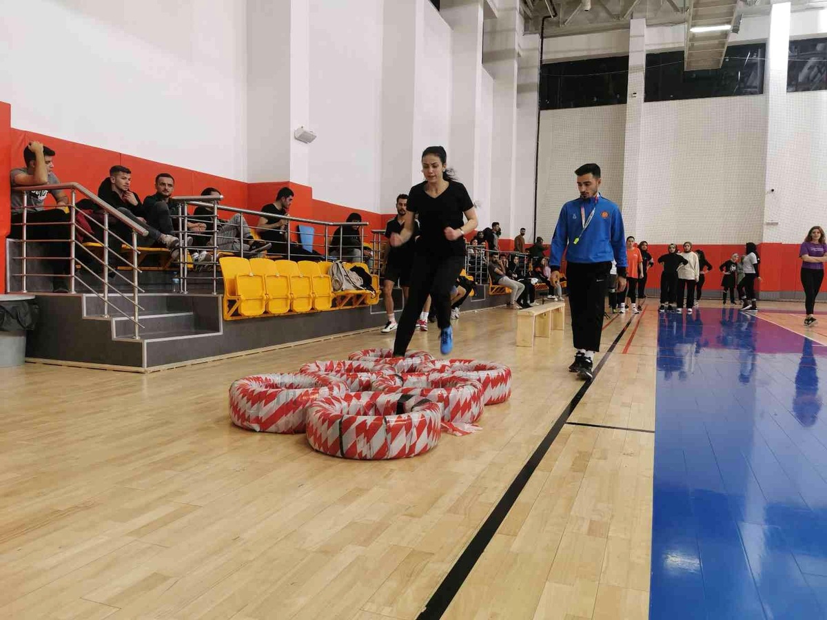 Geleceğin polisleri 50 saniyelik nefes kesen parkurda
