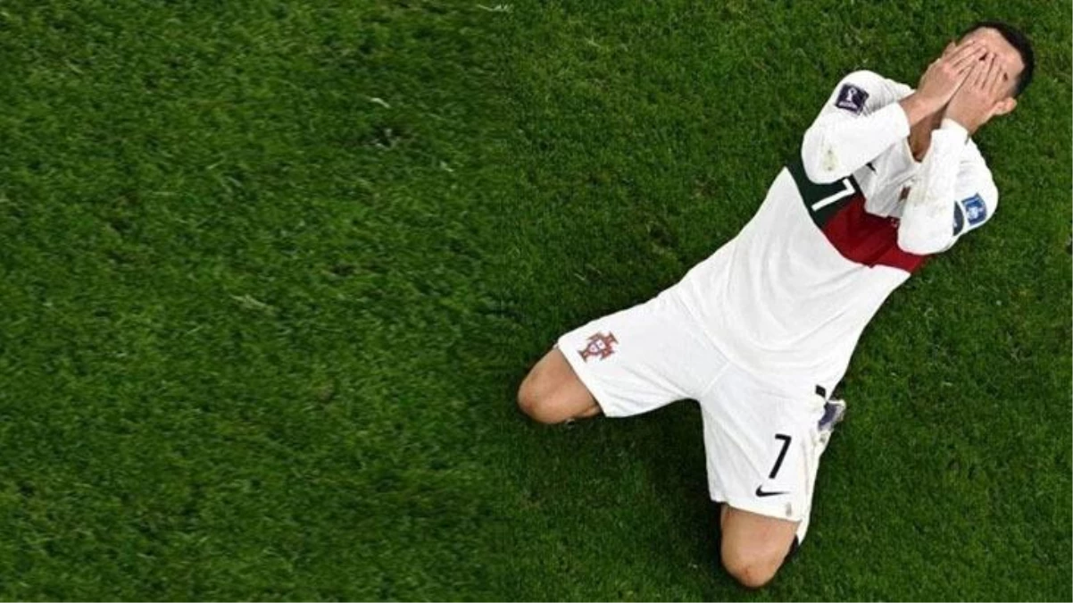 Eski Alman futbolcudan Cristiano Ronaldo\'ya ağır eleştiri: Rakibini tebrik edecek kadar bile haysiyet gösteremedi