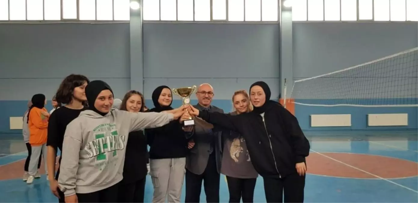 Hisarcık Anadolu Lisesi\'nde voleybol turnuvası