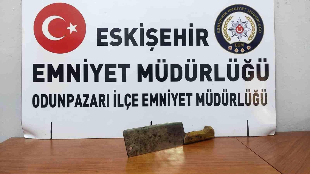 İnsanları tehdit ettiği satır ile yakalandı