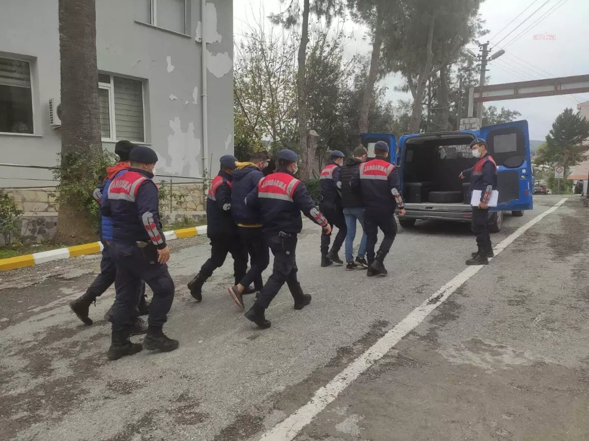 İzmir\'de Çeşitli Suçlardan Aranan 26 Kişi Yakalandı