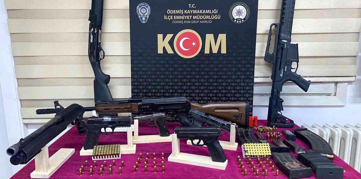 İzmir\'de ruhsatsız silah operasyonu