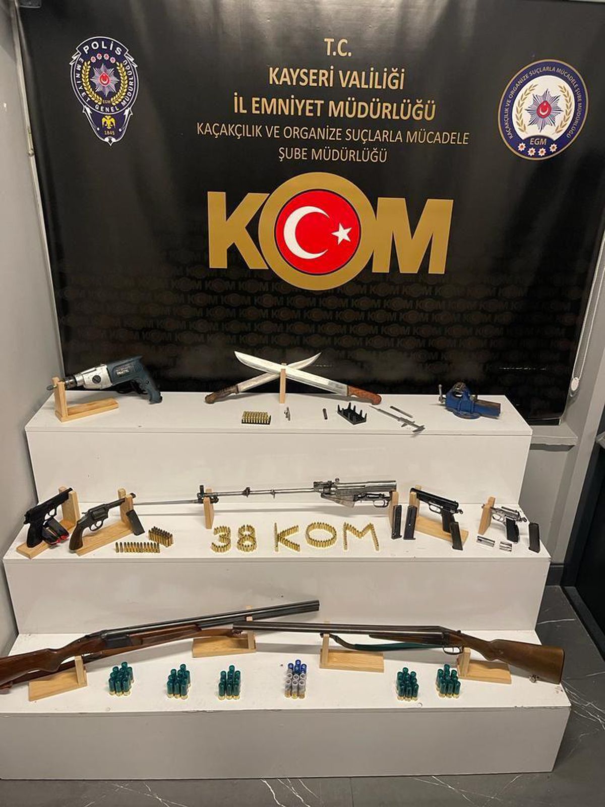 Kayseri\'de ruhsatsız silah bulunduran 3 şüpheli yakalandı