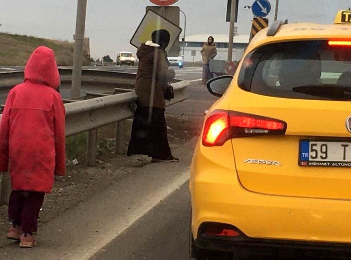 Kırmızı ışıkları mesken tuttular: Duyguları istismar ediyorlar