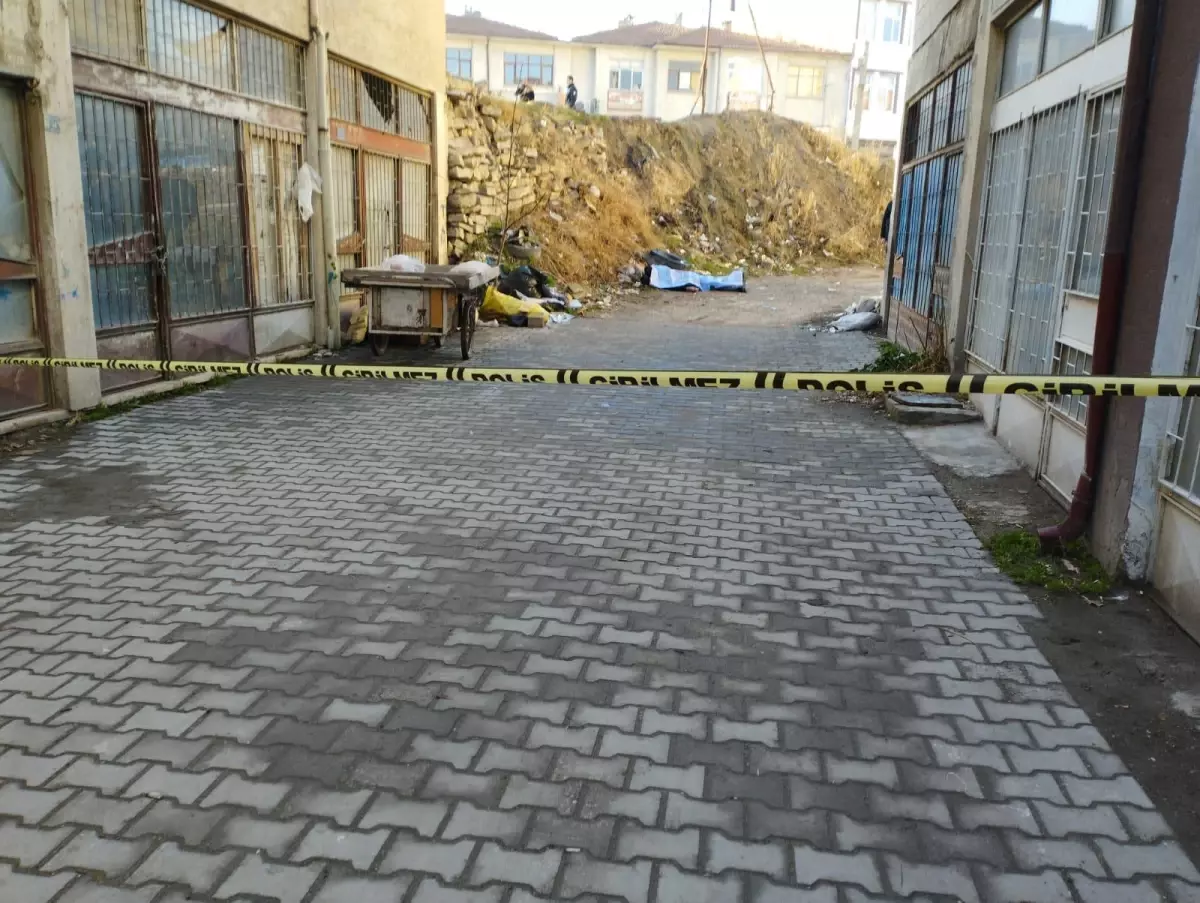 Konya'da yol kenarındaki boşluğa düşen kişi öldü