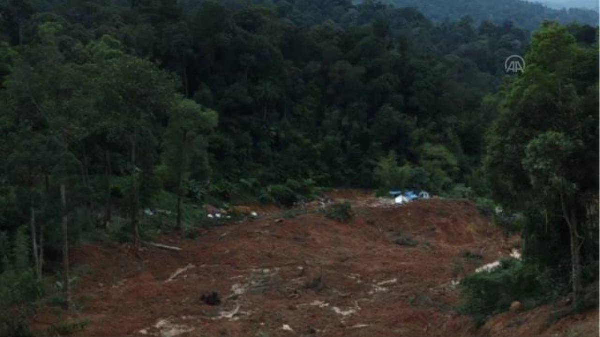 Malezya\'da toprak kayması nedeniyle 16 kişi öldü