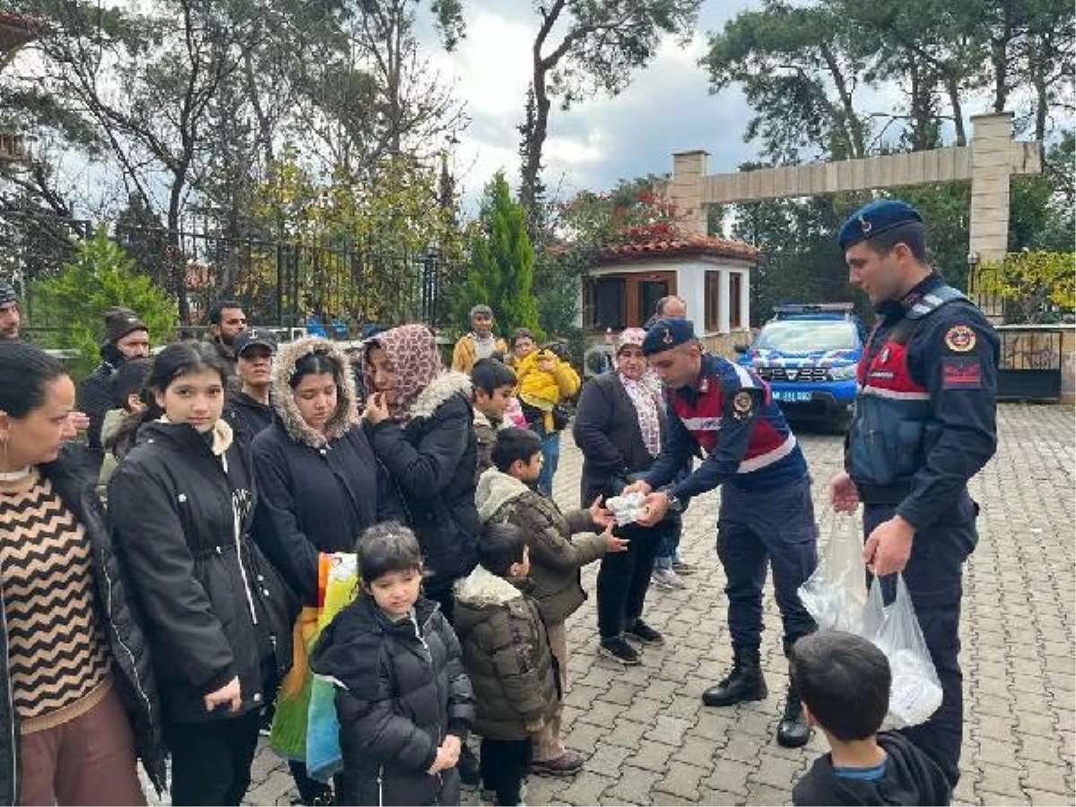 Muğla\'da 3 araçta 144 kaçak göçmen yakalandı