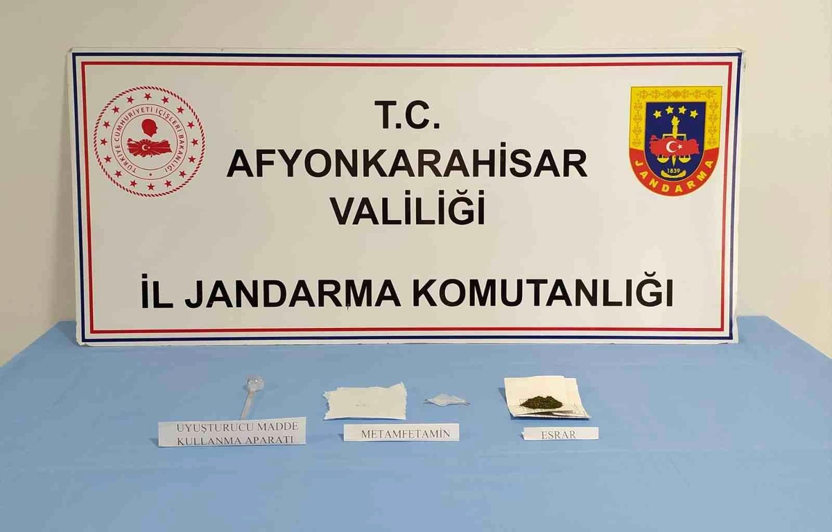 Park halinde duran otomobilden uyuşturucu çıktı