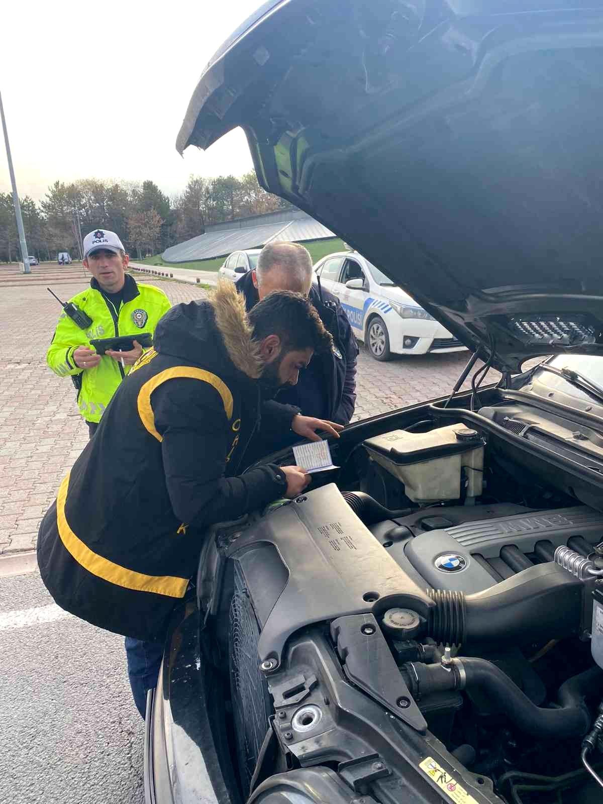 Polisten "kuş" grubu araç ve motosiklet denetimi