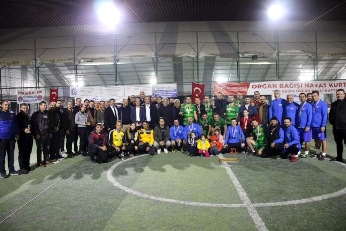 Sağlık çalışanları geleneksel futbol turnuvasında buluştu