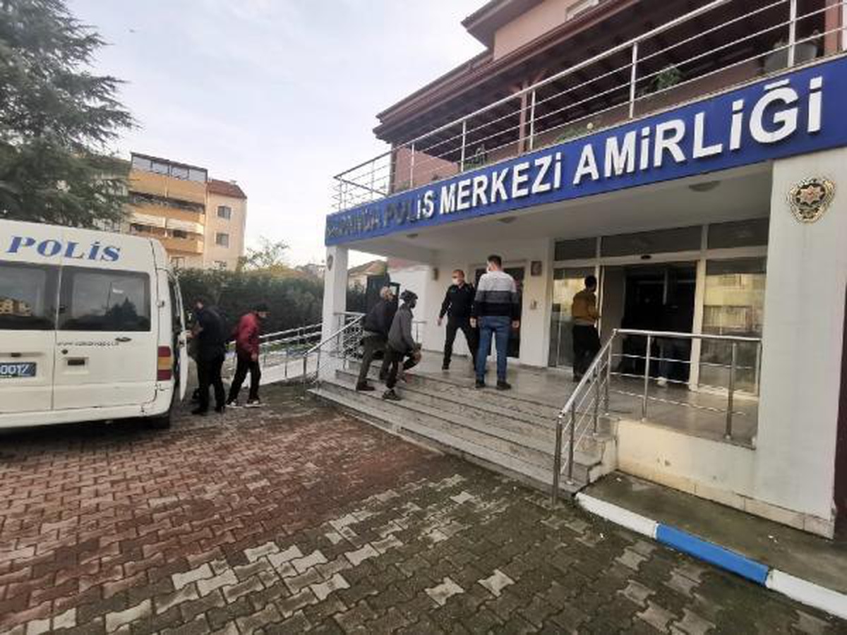 Sakarya\'da 44 kaçak göçmen yakalandı; 2 gözaltı