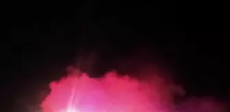 Seyir halindeki minibüs alev alıp yandı; 9 kişi yara almadan kurtuldu