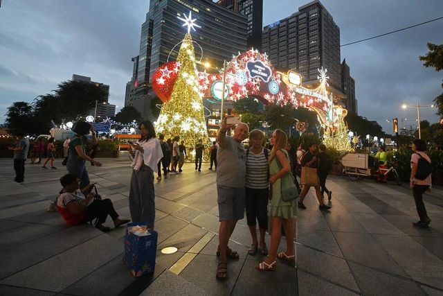 Singapurlular Noel'i Işıklı Süsler ve Sevinçle Kutluyor Singapurlular Noel'i Işıklı Süsler ve Sevinçle Kutluyor