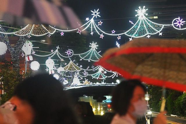 Singapurlular Noel'i Işıklı Süsler ve Sevinçle Kutluyor Singapurlular Noel'i Işıklı Süsler ve Sevinçle Kutluyor
